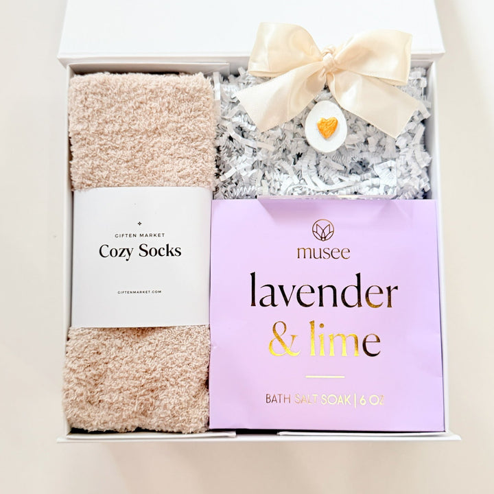 Gift set with Cozy Socks and Lavender &amp; Lime Bath Bomb on a light background